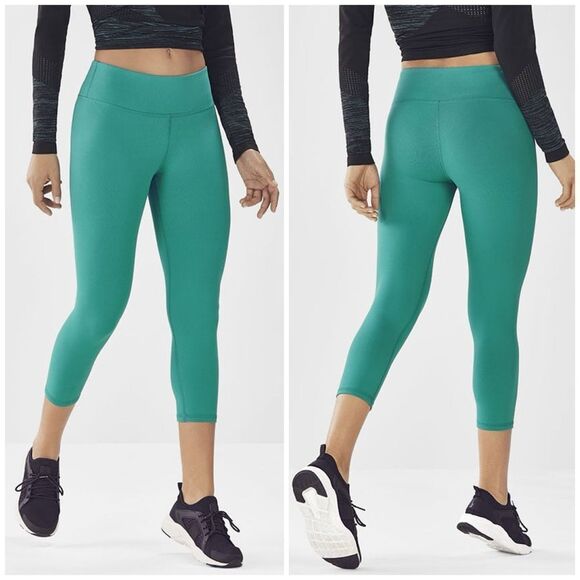 NWT Fabletics X Demi Lovato Salar Capri Cropped Legging Size M - Picture 1 of 3